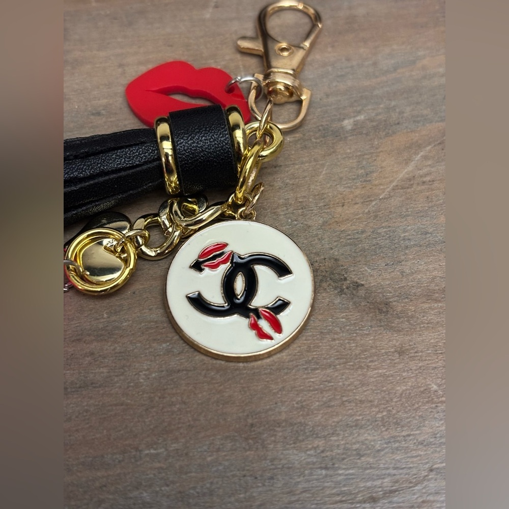 CHANEL CC Logo Lips White Enamel Medallion Charm, Keychain, Bag Charm 5.5 in. - Picture 3 of 8
